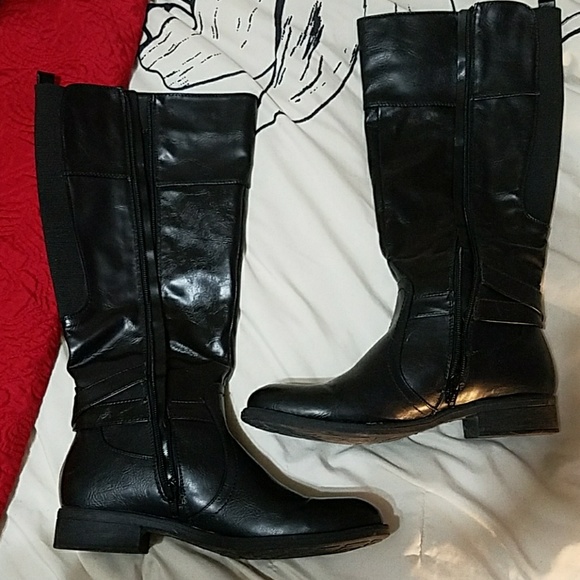 Boots - Picture 1 of 3